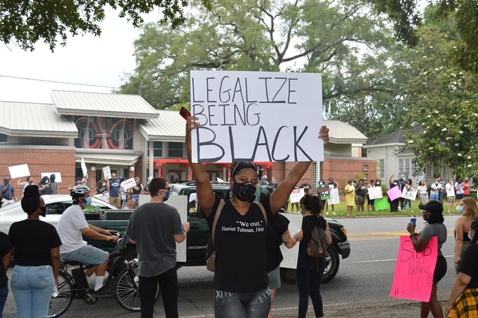 laurenrobin6's tweet photo. my bf took some pics at the BLM protest in Lafayette today #JusticeForGeorgeFloyd https://t.co/Pjvnm9ExUO