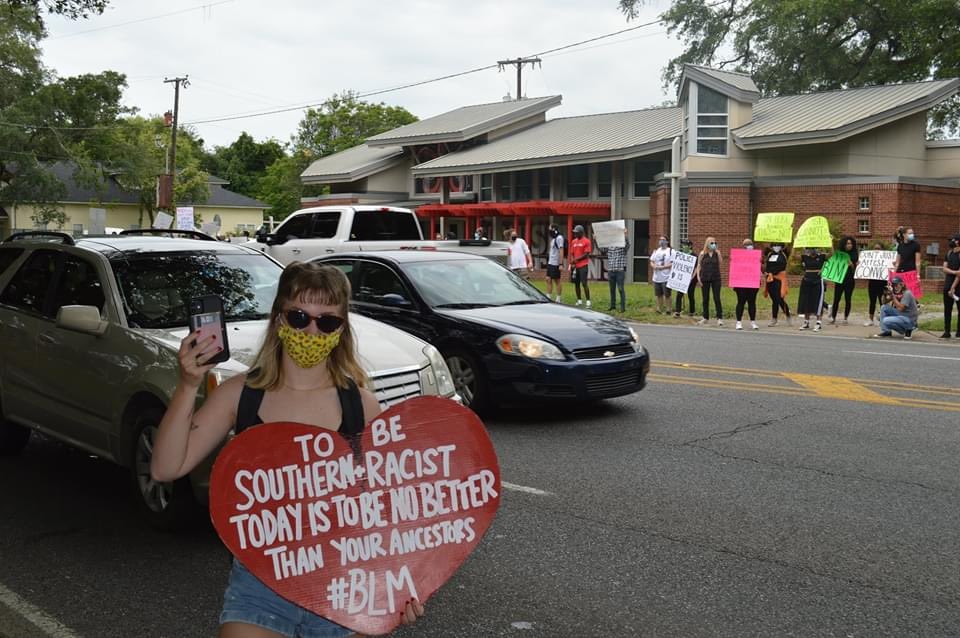 laurenrobin6's tweet photo. my bf took some pics at the BLM protest in Lafayette today #JusticeForGeorgeFloyd https://t.co/Pjvnm9ExUO