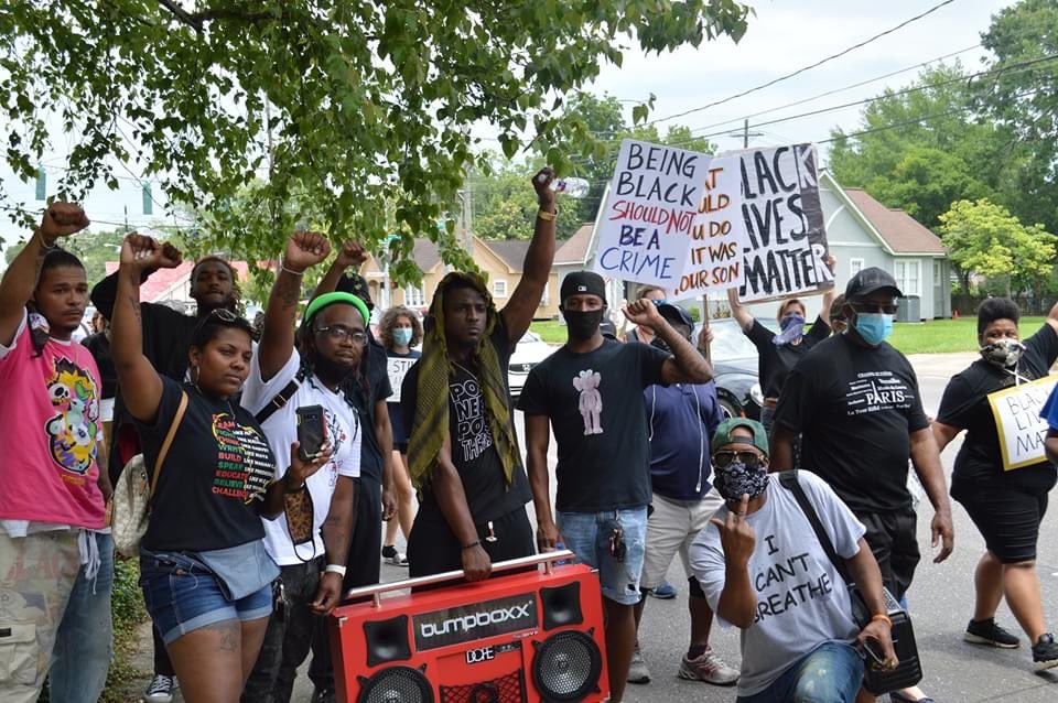 laurenrobin6's tweet photo. my bf took some pics at the BLM protest in Lafayette today #JusticeForGeorgeFloyd https://t.co/Pjvnm9ExUO