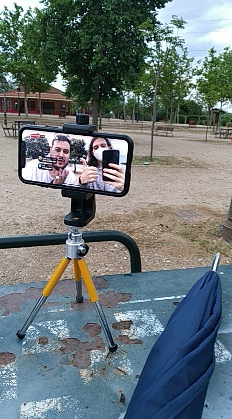 ShowUnexpected's tweet photo. Pues ya estamos en directo "se os oye bien" xD https://t.co/Fn8mDn5se0