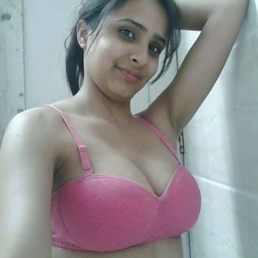 livevideohotcha's tweet photo. ये लॉकडाउन है कि ख़तम होने का नाम नहीं लेता। मुझे भी खुलकर जीना है। कब तक घर में बंद रहुगी।।। https://t.co/QnB7UeuIDQ