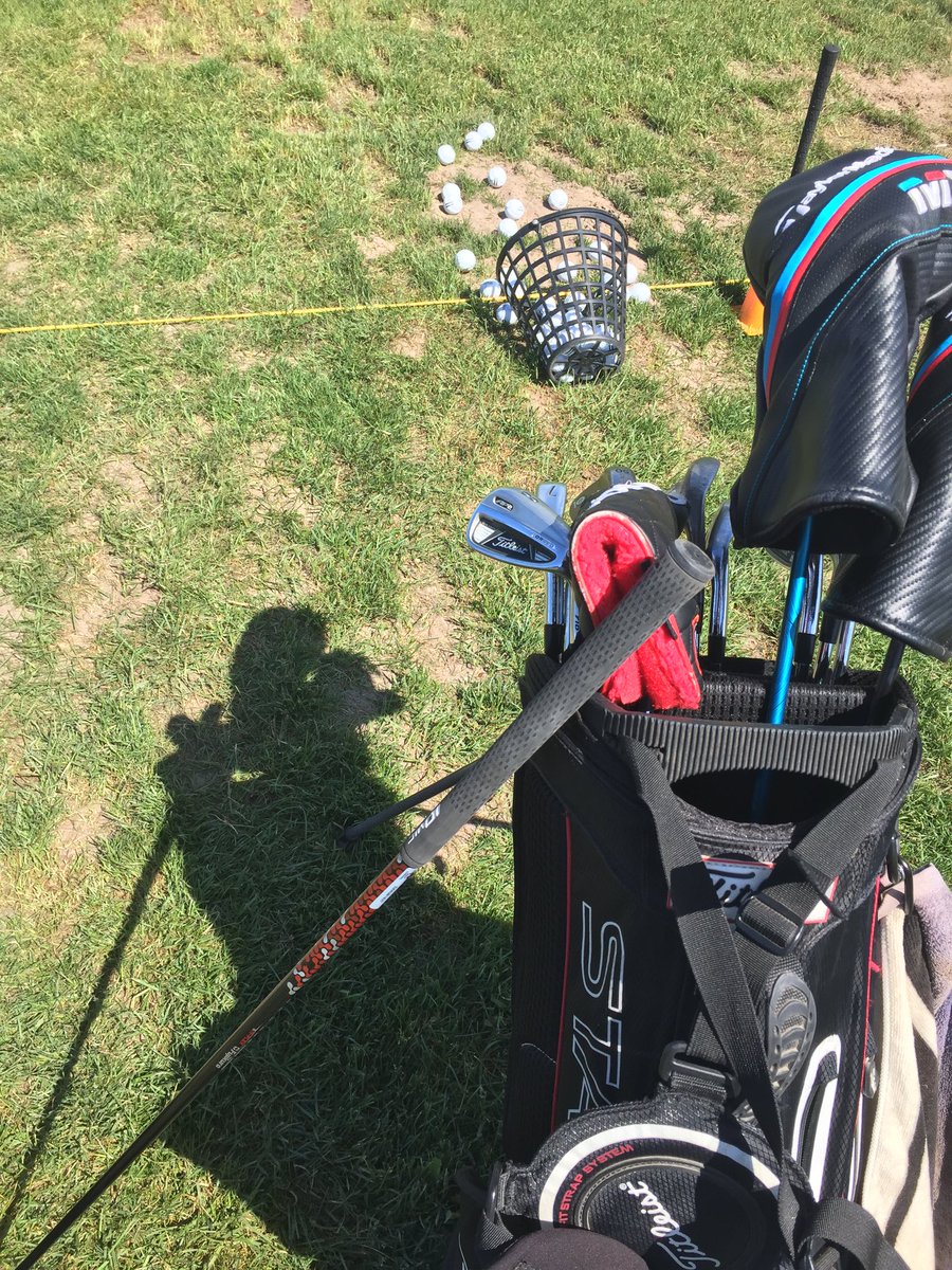 CoryMaillett's tweet photo. Nice to finally get out and hit a couple buckets today... working on that wedge game... #divotgoals #golf https://t.co/ZT2zSi3Vmd