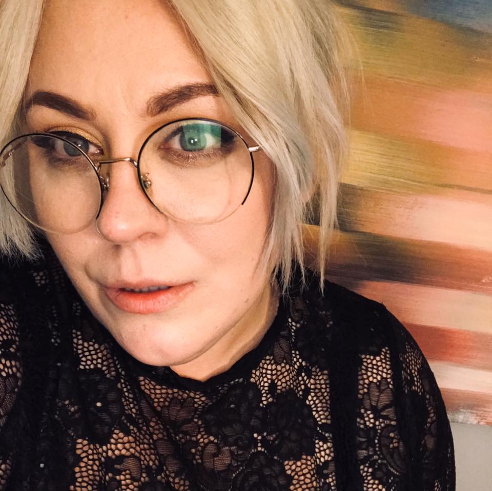 MichaelDupreyVH's tweet photo. Another #MDVH crossover-sode!
▪️ @thescottcast discusses the Podcasting Monarchy!
▪️ Fifth-generation Greeting Card creator April Terry (@RecycleRex)!
▪️ Blake Blunders, Shadow Person (@PopIconLaurenD)!
▪️ Dolly Parton and Jeff Goldblum in quarantine!
https://t.co/3YeQwMMu5C https://t.co/SlTOXRLSUn