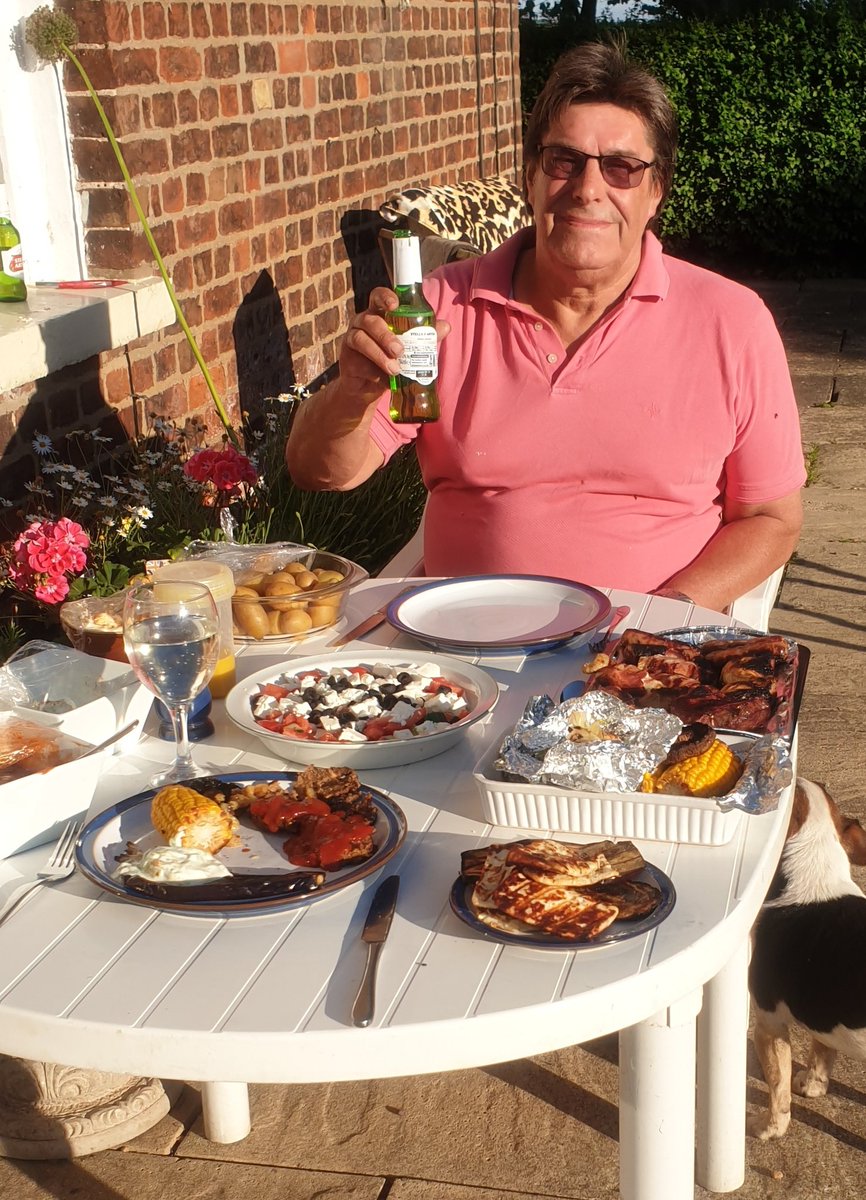 sunkfarmer's tweet photo. Nothing beats a good bbq, we can conjure up something from nothing quite easily.. both carnivore and vegetarian and so simple #cookingfarmer #cheers #alfresco #sunkisland @settergirl14 and our #critters https://t.co/kGHTgGxOBd