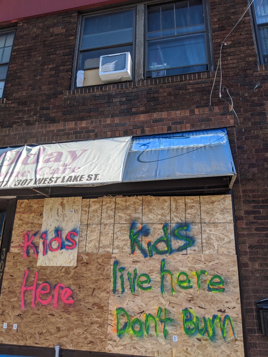 nerdturdle's tweet photo. Lake St Minneapolis near 5th precinct #Minneapolis #riots2020 https://t.co/VAii2UZ0ty