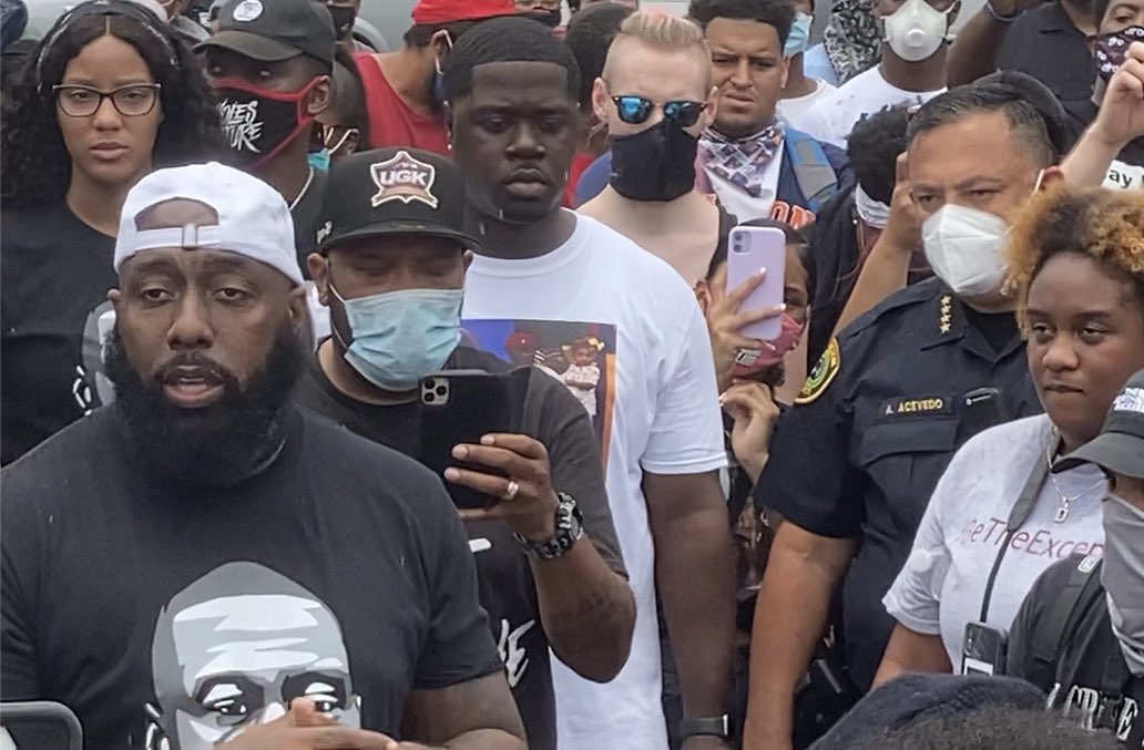 CamiloSmith's tweet photo. The scene a little earlier today at Southmore and Emancipation in #ThirdWardhtx @TRAEABN @BunBTrillOG and @ArtAcevedo https://t.co/rvwW4SLUrW