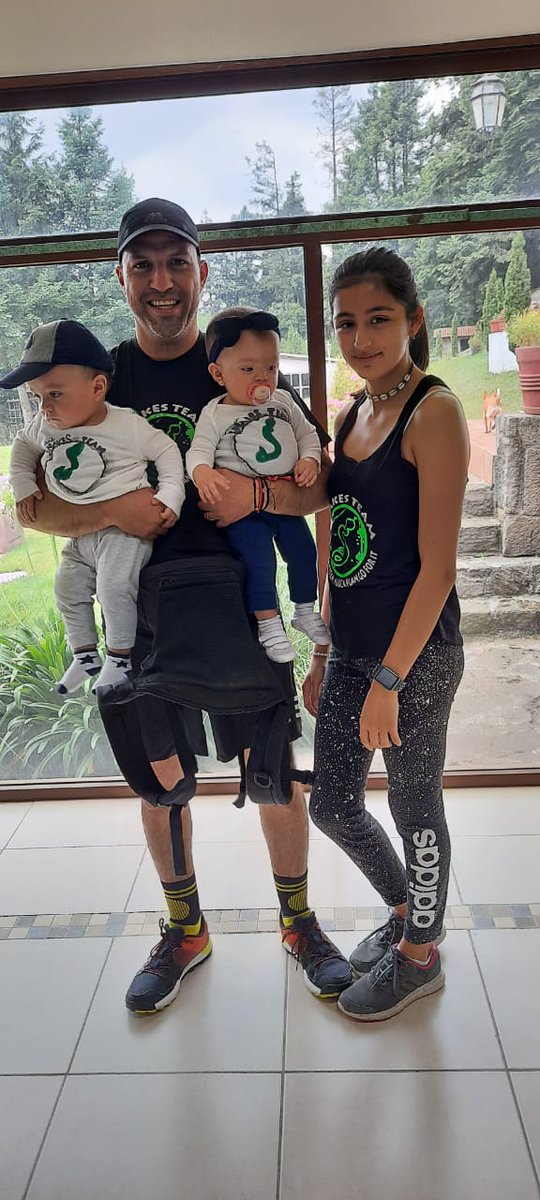 rvelazquezr79's tweet photo. La primera carrera de los más pequeños de la familia. @SnakesTyM https://t.co/6mEdKY5PEg