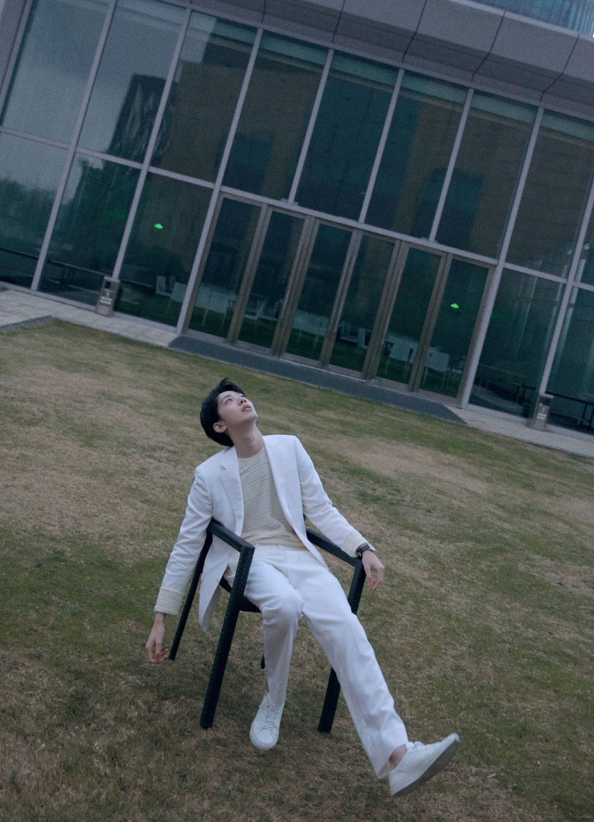 101GL's tweet image. feel the cold breeze 

#cubesunday