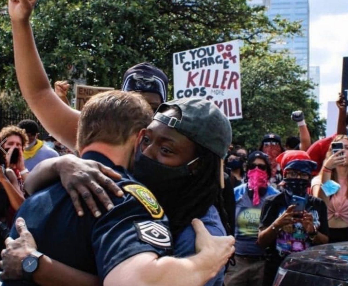 MediaMix0's tweet photo. What you aren't seeing..
#protests2020 
@MediaMix0 https://t.co/yAfx30QaAr