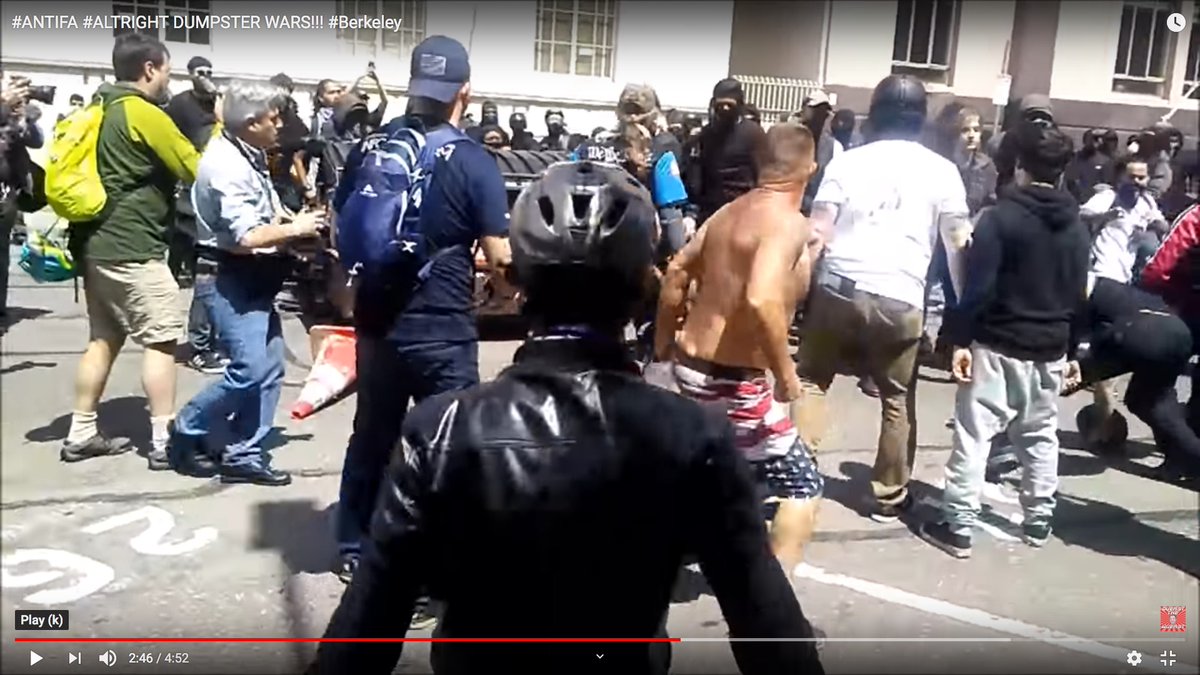 The man in the foreground saw that the Antifa's helmet had fallen off, so this ran ran in and collected the helmet.