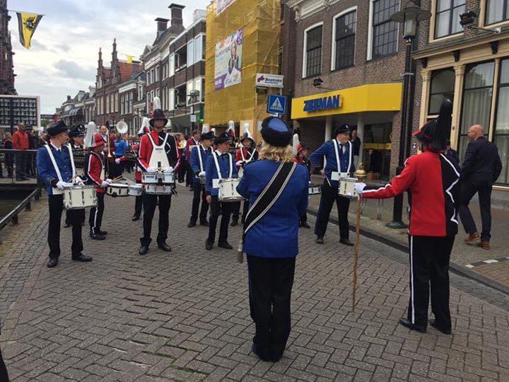 HarmonieWeidum's tweet photo. Foar it earst yn jiérren kinne wy útsliepe op Pinkstermoandei...
Hoelang krekt witte wy sa even net, mar seker al 25 jier binne wy mei CMV Oranje Bolsward, Muziek en Showband Hollandia en de Boalserter Skotsploech der by, by de start fan de Fietselfstedentocht!
1/2 https://t.co/7TqZozuJR8