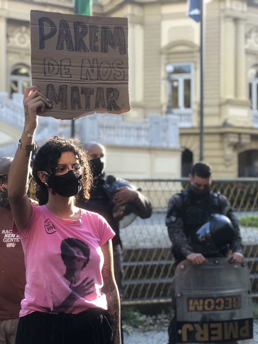 AlziraRoque's tweet image. Pelo fim dessa politica genocida. O Estado precisa parar de nos matar! #VidasNegrasImportam #VidasNasFavelasImportam