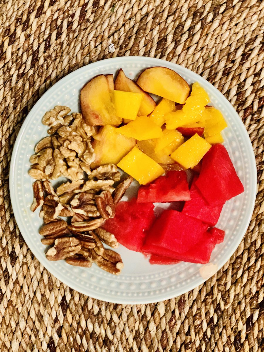 Fruit feast with super juicy watermelon, melt in your mouth mango complimented by walnuts. My brain and belly feel alive!
#healthyfood #cleaneats #fatloss #plantbased #healthygut #vegan #immunesupport #soulhealing #vegetarian #happybelly #nutrientdense #wellness #fitness https://t.co/oxJTPQLTo4