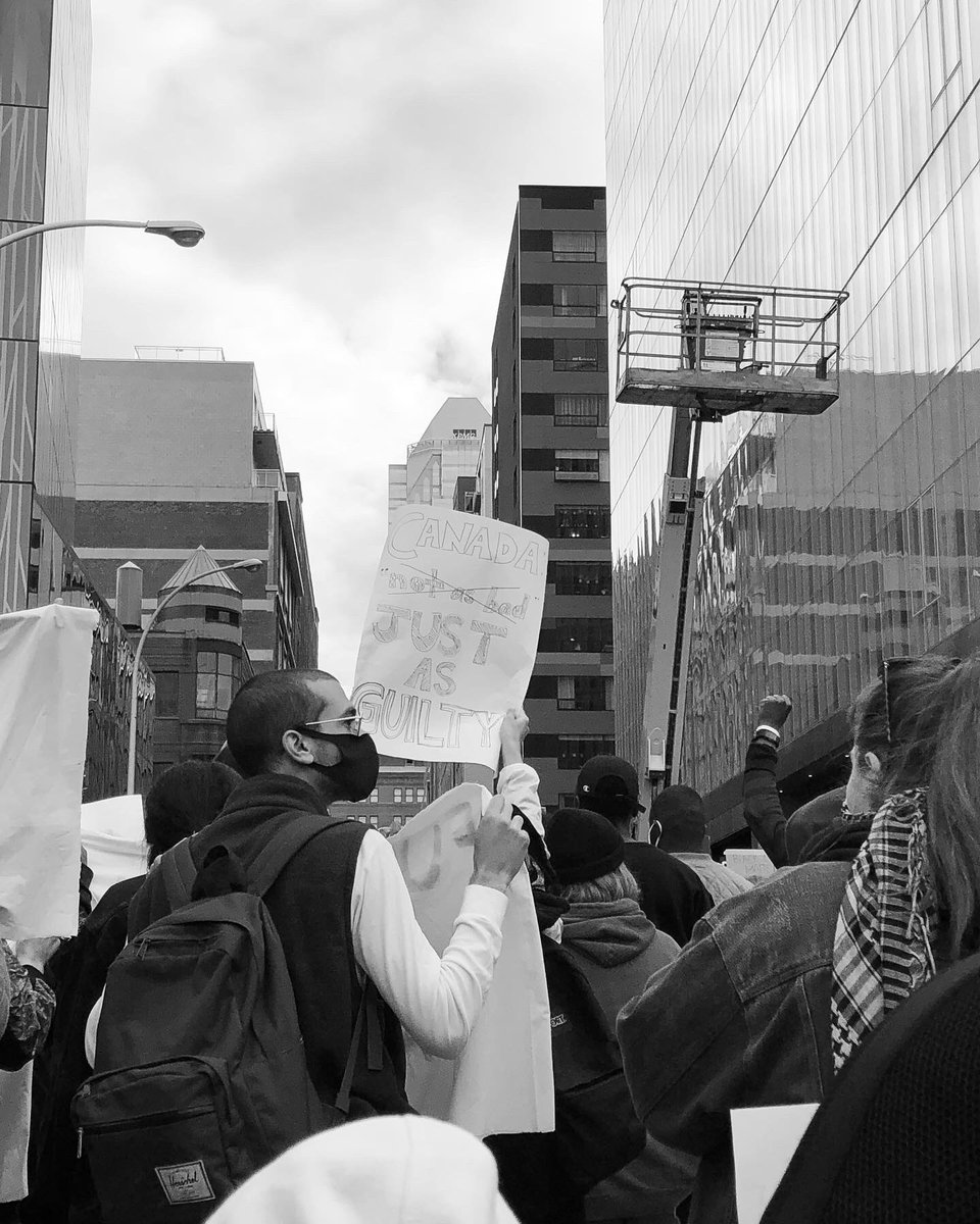 RedgeeXVII's tweet photo. #MontrealProtest #ICantBreathe #mycolorisnotacrime #BlackLivesMatter https://t.co/fdDJYxUs9a