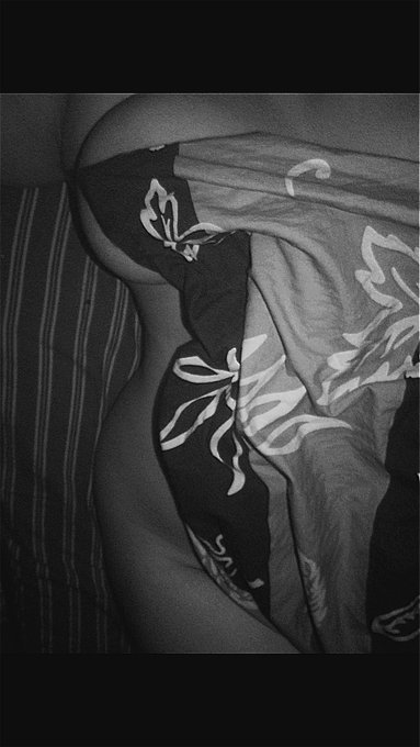 I'm going to bed. I really hope I wake up to a new subscriber 😇😇 https://t.co/tHJQR60IKc goodnight y'all