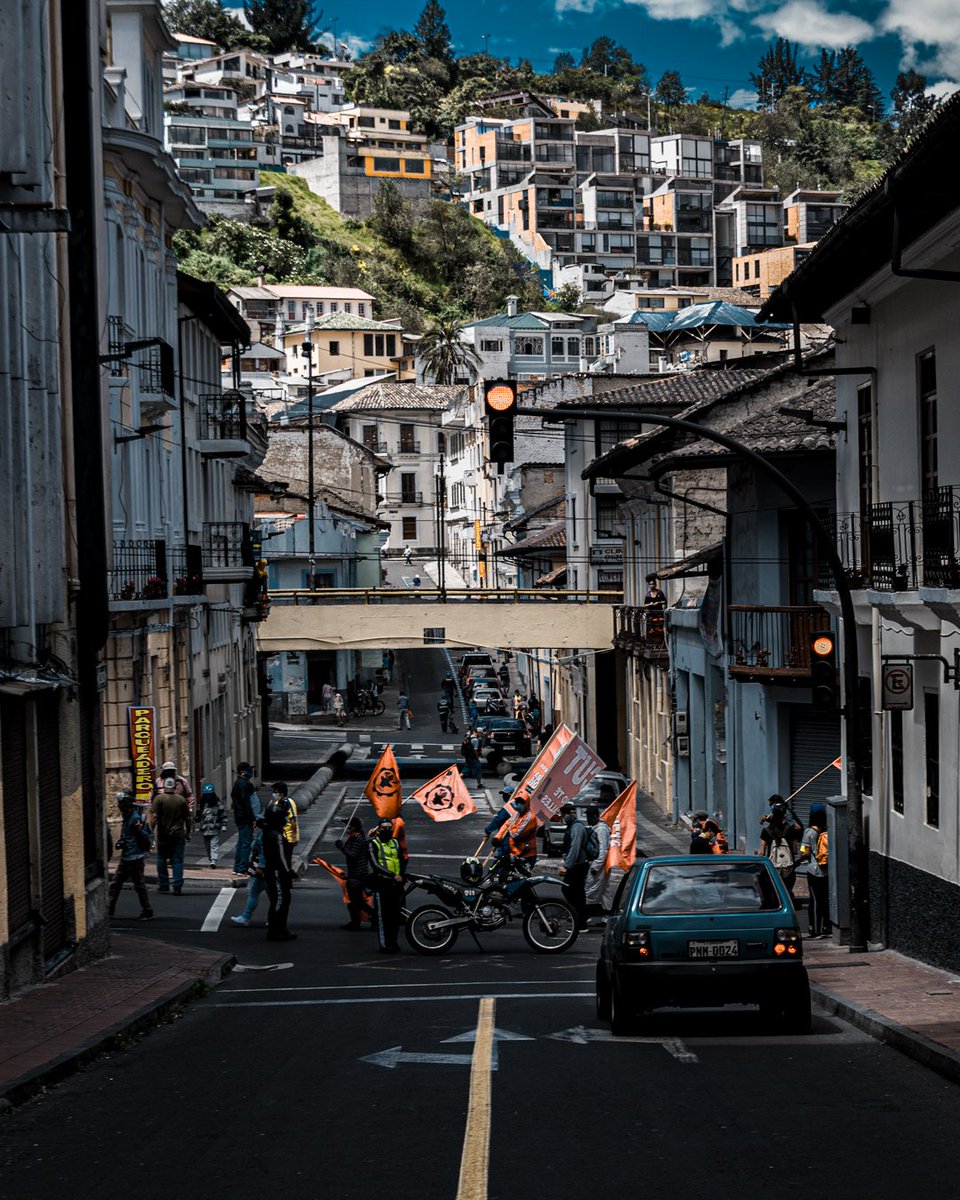 Tanke96031298's tweet photo. #JusticiaParaLaEducacion 
#CorteNoAlRecorte 
#huelgaeducativaec 
Abajo las medidas anticonstitucionales contra la educación Ecuatoriana. 
Fotografía @tanke_fotograf https://t.co/nViye9nJMi
