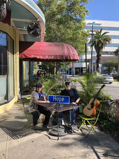 #DeeDee and <a href="/DavidDoucet/">David Doucet</a> hanging out w/ #hope at <a href="/TheDelachaise/">The Delachaise</a> #cajunmusic #localmusicians #StCharlesAvenue w/ #TheHopePhotoProject @hopefornola 📸by #JonathanFerrara prjctmgr @megankoza