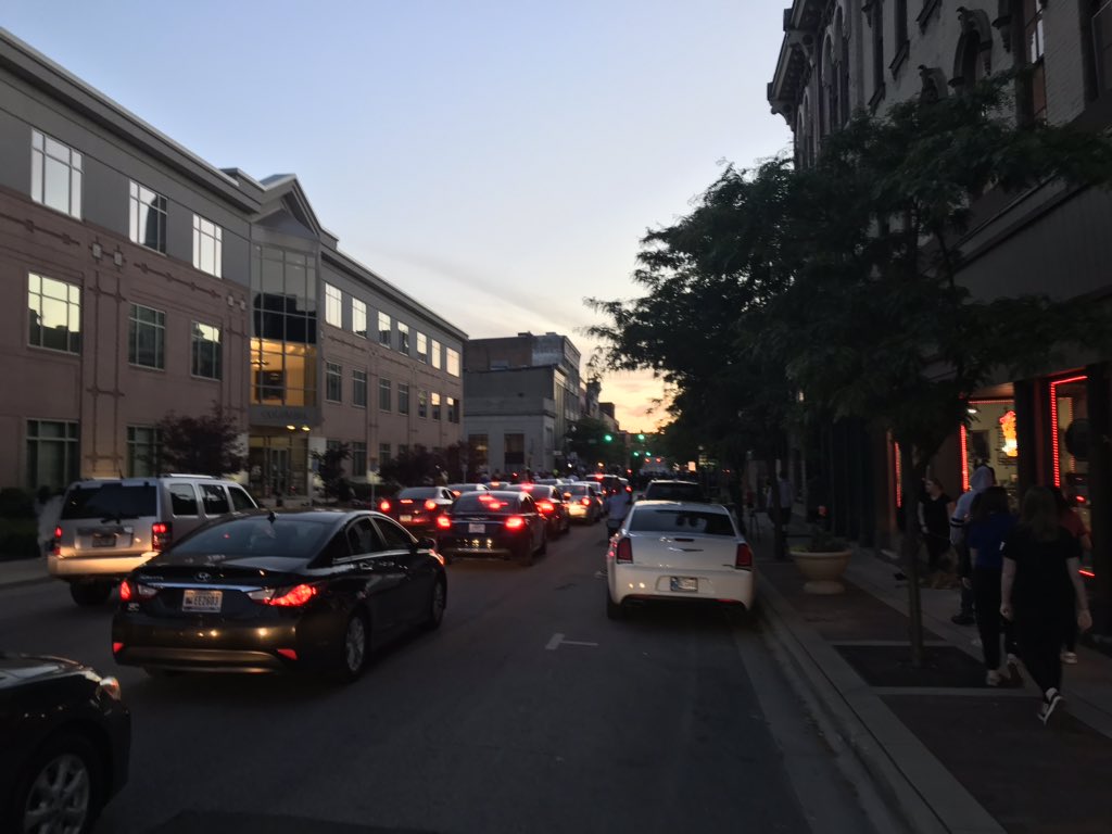 Traffic is parked on Columbia at Fourth, as masses fill Fourth Street side of courthouse square.