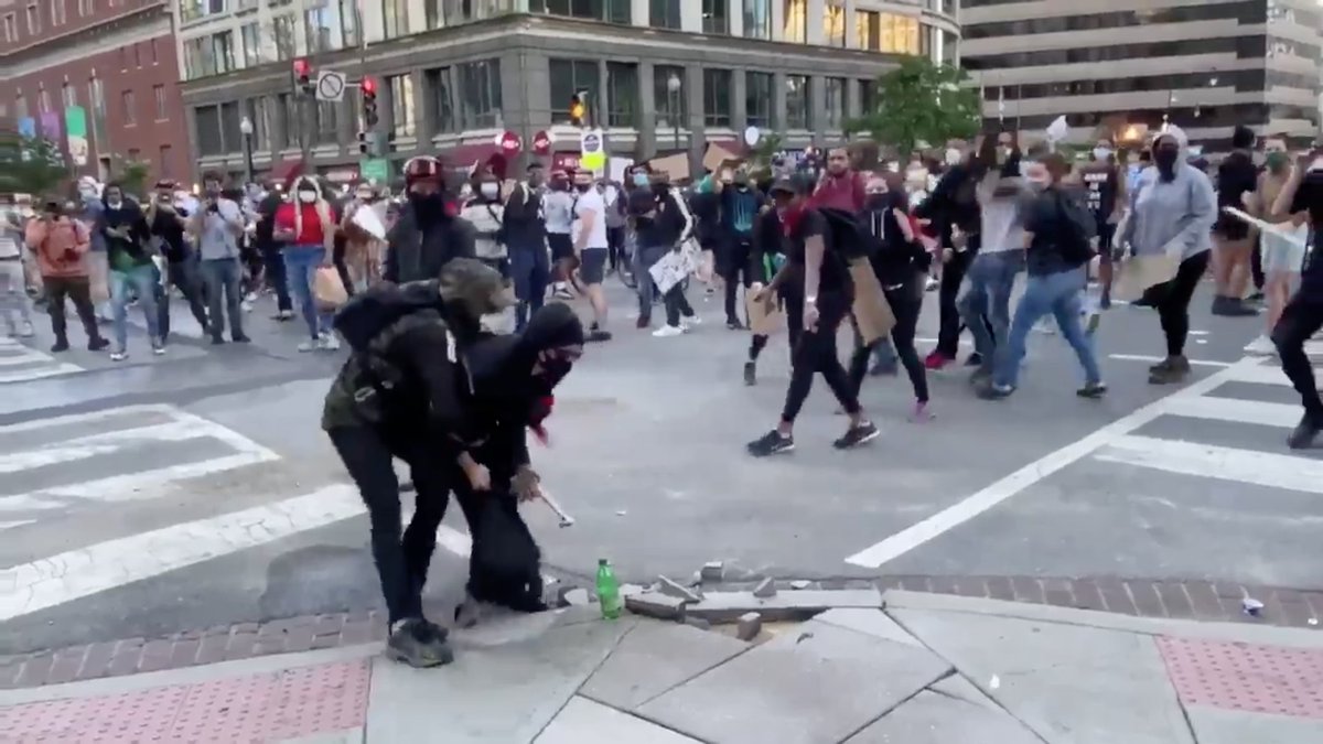 The primary grabber gets Antifa in quite an armlock, lifting him off the ground.The primary grabber is obviously MUCH stronger than he appears.