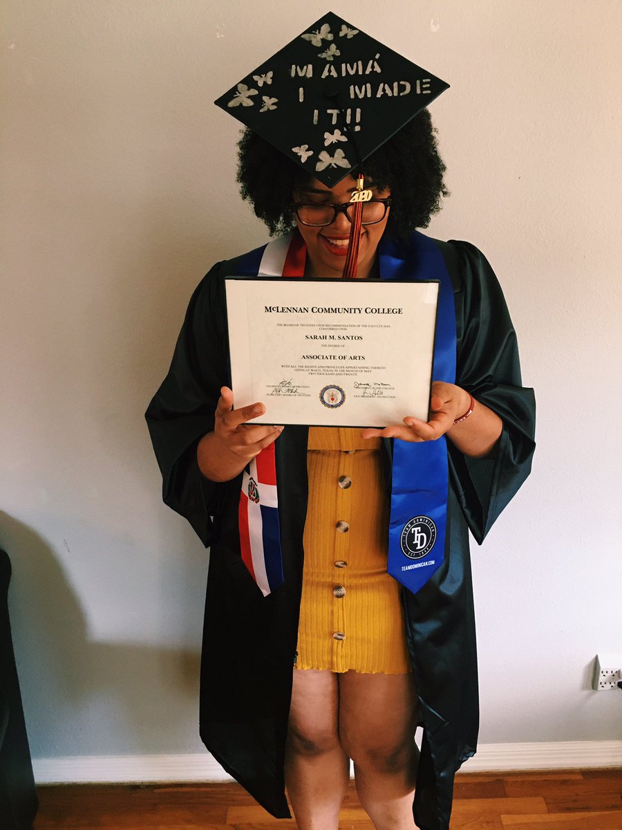 sarahsantooscab's tweet photo. #ClassOf2020 | that educated afro-latina they warned you about ✊🏾🇩🇴 #fbsawitfirst #associatedegree https://t.co/hDd3DT8Lhh