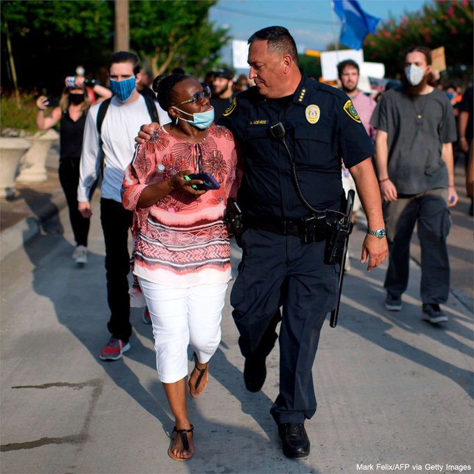 EZYCn5RXsAQwGmK?format=jpg&name=small