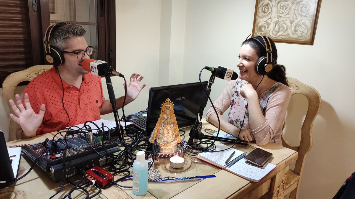 Estamos en #Directo en el especial "Hoy es Noche de Rocío" para llevarles testimonio y conexiones telefónicas en este #RociodeLuz con <a href="/Luisalgoro/">Luis Algoró</a> y Rocío Alba #Rocio2020 <a href="/HdadRocioCaleta/">RocioMalagaCaleta</a> <a href="/HDADMALAGA/">Hermandad del Rocío de Málaga</a>