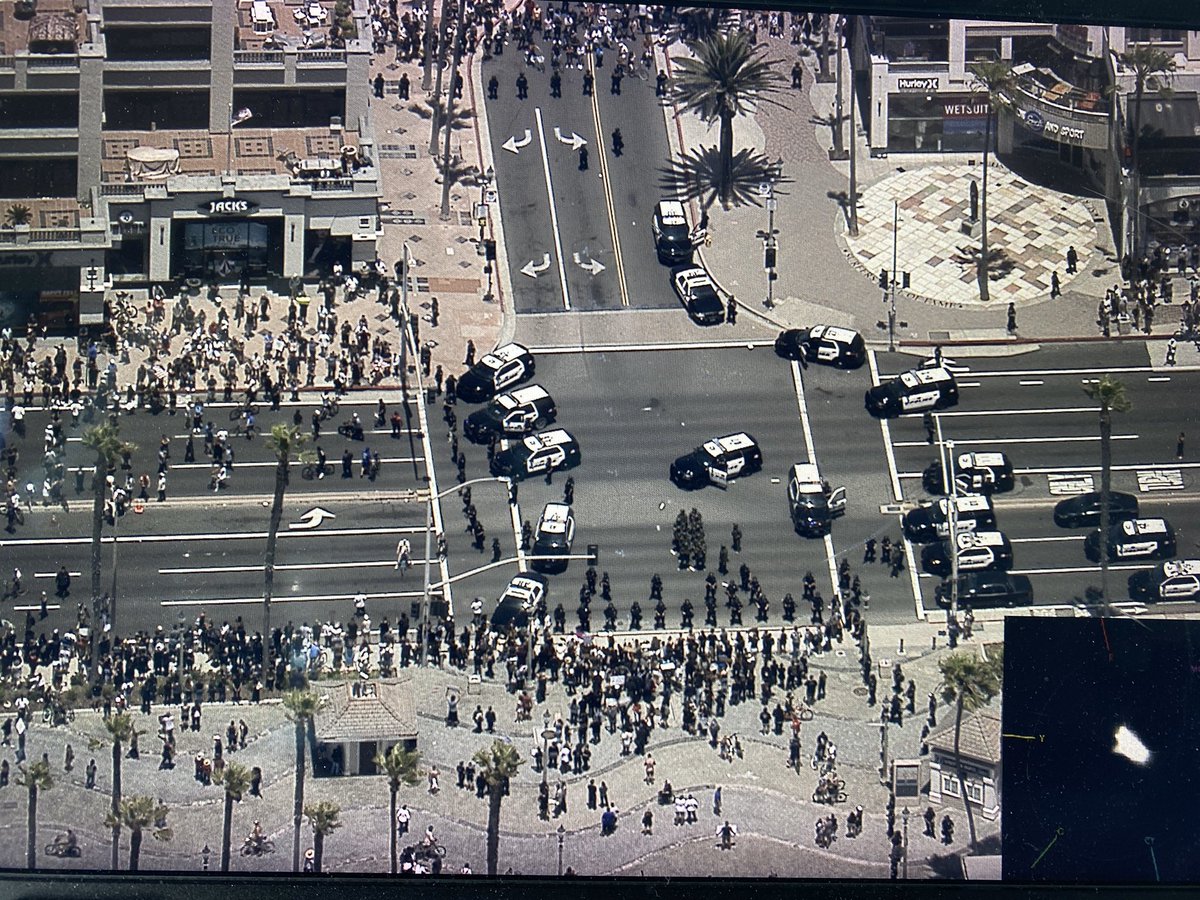 trythefish's tweet image. Huntington Beach 2 weeks ago: Protest against stay-at-home order and to open the beaches on the left.
                           VS
 Today: "unlawful assembly" to protest racism &amp;amp; police violence on the right. 

Sick to my stomach
#blacklivesmatter