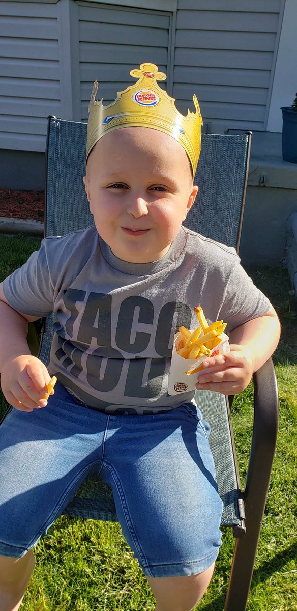 amjmsm's tweet photo. @BurgerKing you guys made my son's night having birthday crowns!!! #quarantinebirthday https://t.co/Ldzyx5bCf7