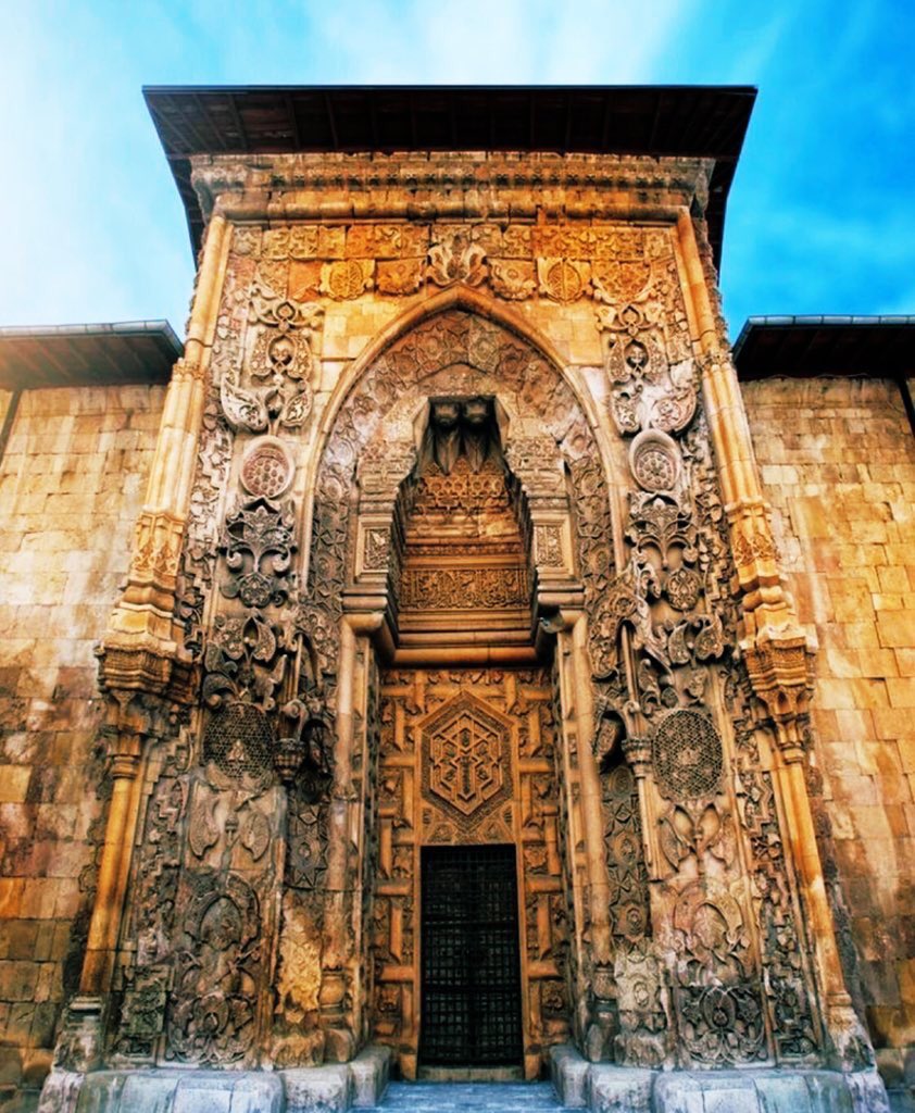 “Her şey sağlamlık, yararlılık ve güzellik ölçülerine göre inşa edilmelidir."

*Romalı mimar Vitruvius