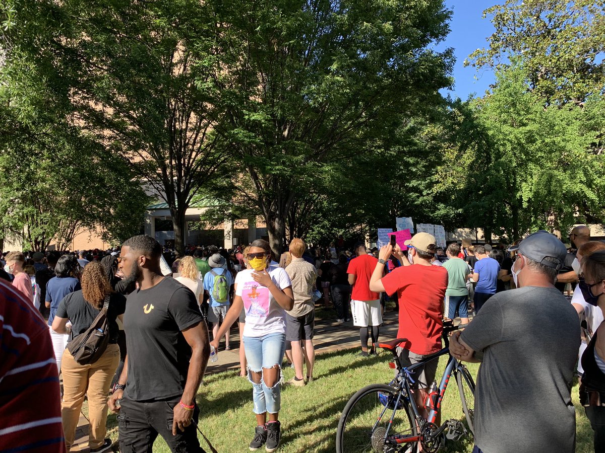morganconceited's tweet photo. Peaceful protest in Birmingham Alabama #protests2020 #protest #AllLivesMatter #BLACK_LIVES_MATTERS #Alabama #birminghamprotest #dcprotest #GeorgeFloyd https://t.co/eAnThl6jYr