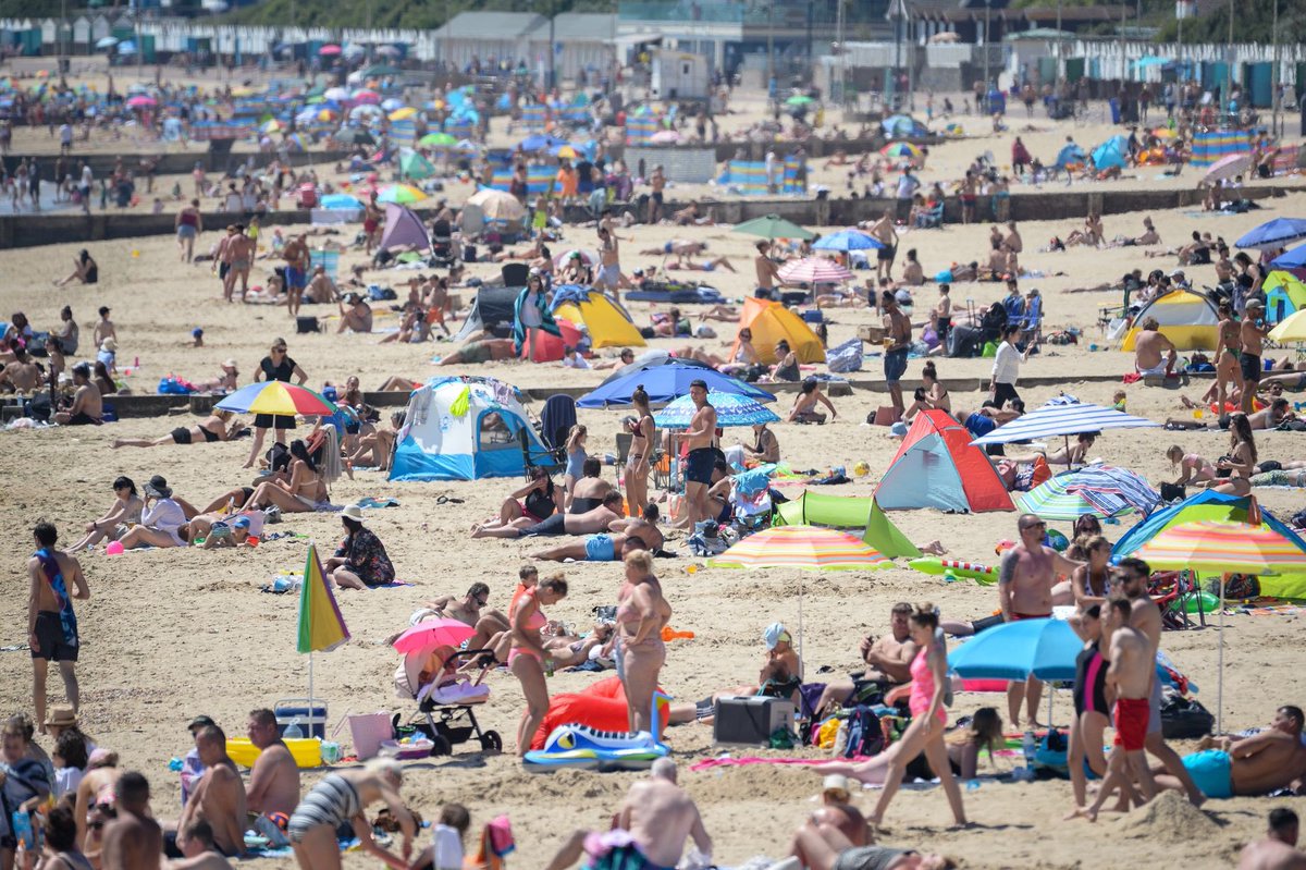 DuncanStripp's tweet image. London, Dorset and Brighton this weekend. What was the point of the last 10 weeks. Are these people stupid, or do they just not give a shit? #COVIDIDIOTS #coronavirusuk #LockdownIsOverThanksDom