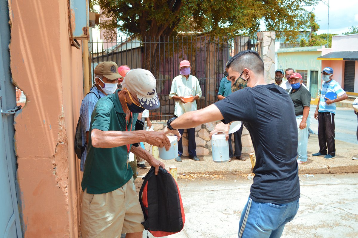 EECGuarico's tweet photo. Nuestro equipo en #Guarico, este Domingo 31 de mayo realizó la entrega de mas de 250 de platos de comida, beneficiando a muchas personas en la ciudad de Valle de la Pascua.

#ElEvangelioCambia https://t.co/i34LUNBFH6