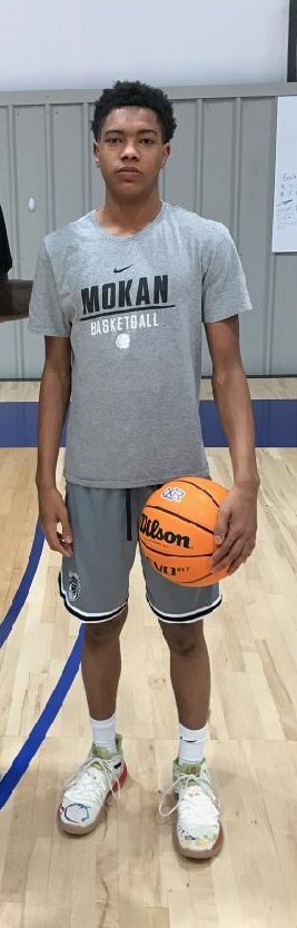 ARHoopScoop's tweet photo. Big in-state HS transfer news: Per source, 2023 Arkansas offer Bryson Warren @BrysonBswish (6-1 CG) will be at LRCentral for his sophomore season in 2020-21 ... the Tigers were Co-6A state champions in '19-20 ... Warren was a backcourt force for NLR as a freshman in '19-20 ... https://t.co/K1eTu1e7ag