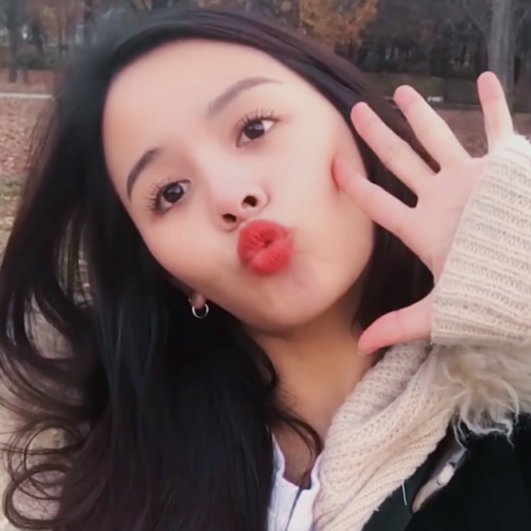 118CS's tweet image. 공기 · love is in the air › #cubesunday