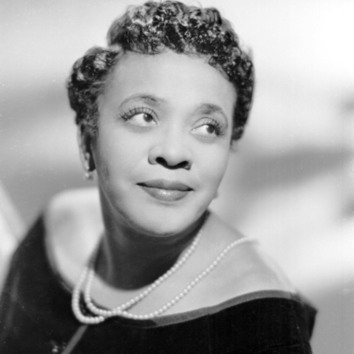 jackie ‘moms’ mabley was a lesbian stand-up comedian. jackie was known for wearing androgynous clothes. there’s a whoopi goldberg documentary about her.