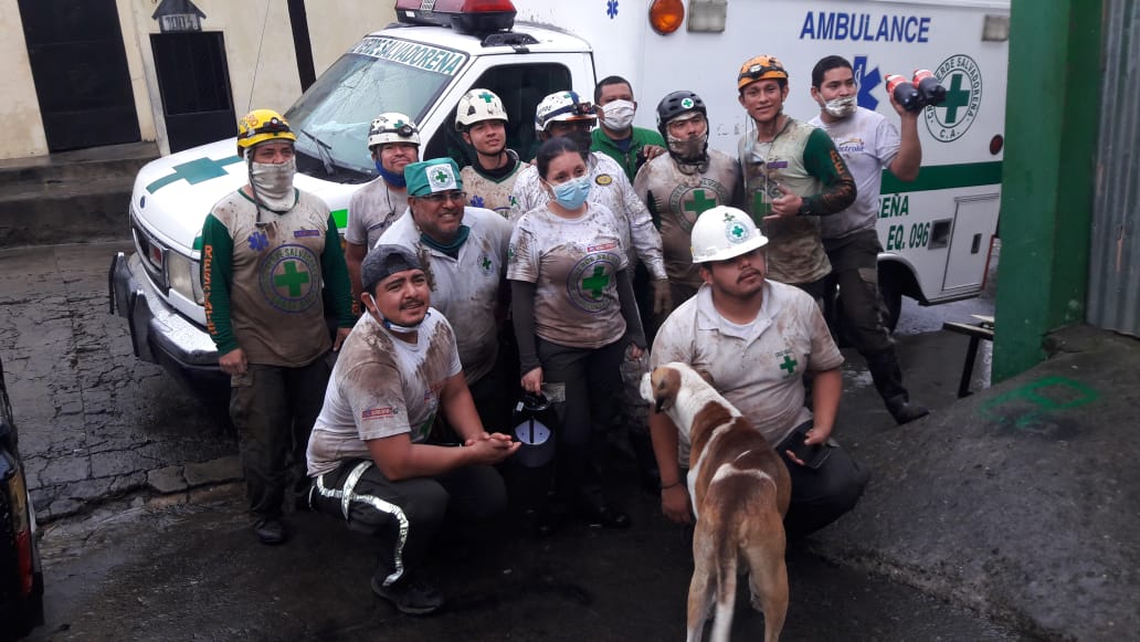 CvsOficial's tweet photo. 🚨 Parte del personal que apoyo en más de 6 horas en la búsqueda de la persona soterrada en Residencial Santorini, San Marcos 🙏🏼💚 https://t.co/OHYlIwCoD3