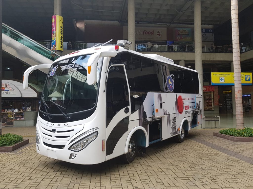 Vehiculoscomer1's tweet photo. Vans, Buses y Camiones 
Les tengo por montones
Listos para entrega inmediata 
Y se le presta tambien la plata. Contacto 3113497557
#MercedesBenz #freightliner #fuso #camiones #vans #buses https://t.co/v5jBgjojiG