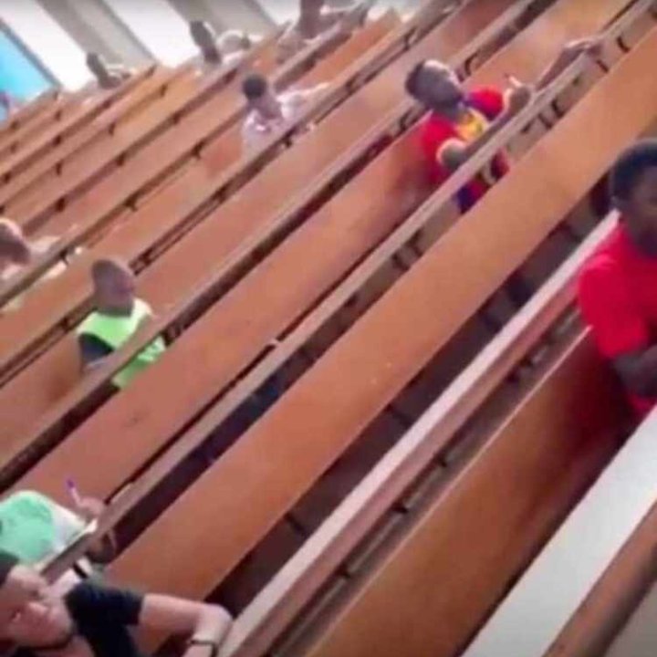 maa_bynarh1's tweet image. UCC exams without social distancing 😂💔