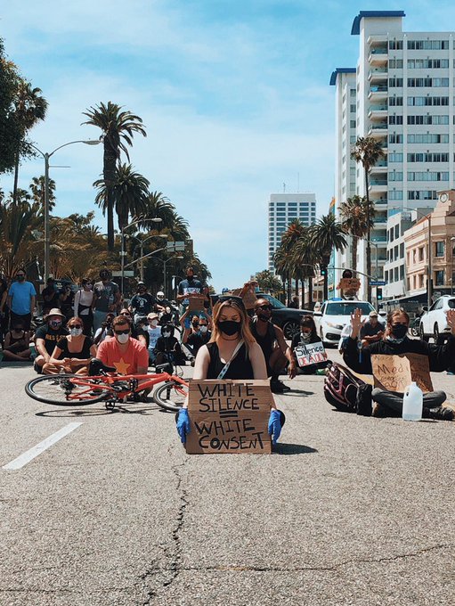 Peaceful protest today in #SantaMonica 🤍 https://t.co/fR95Y9yvWb<a href="/tag/santamonica"class="tags">#SantaMonica</a>