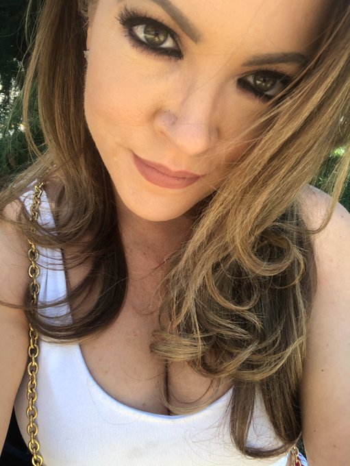 I know you wanna peak inside and look at all my naughty content I have for you! Why dont you take advantage<a href="/tag/maythe4thbewithyou"class="tags"><span>#maythe4thbewithyou</span></a>