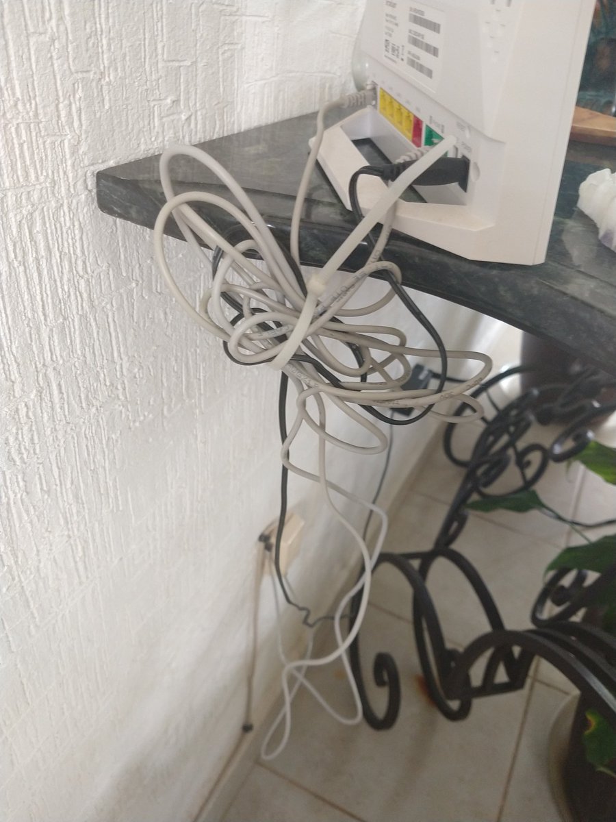 AnaSandi8's tweet image. Bellísima instalación de @TELMEXSoluciona dos años para que venga un técnico y siempre me dan la misma respuesta, que no 🤣