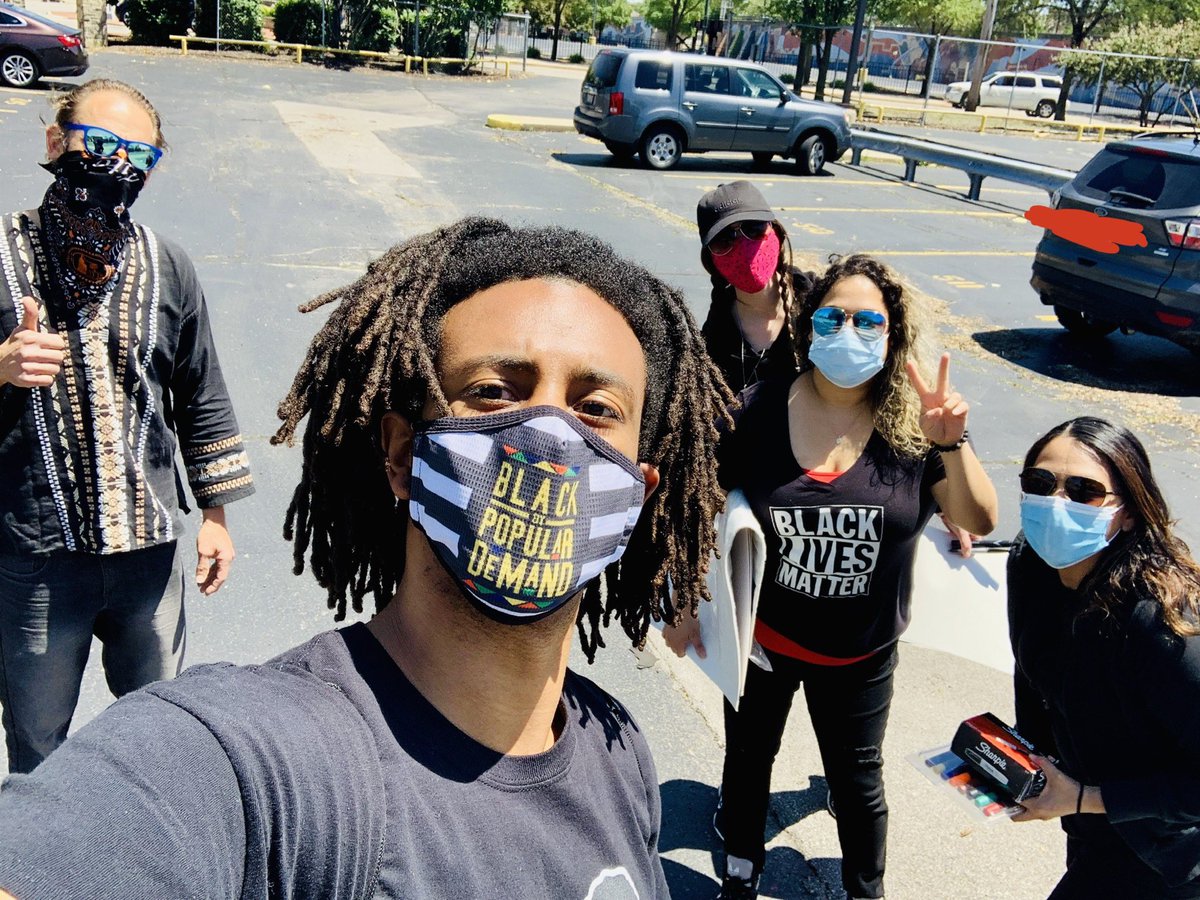 MrCrim3's tweet photo. United we stand... ✊🏾✊🏽✊🏻

How dope is it to protest with colleagues who are also friends and allies? 🙏🏾

#SteelmenPride #GeorgeFloydProtests #protests2020 https://t.co/aNgfj6Dad4