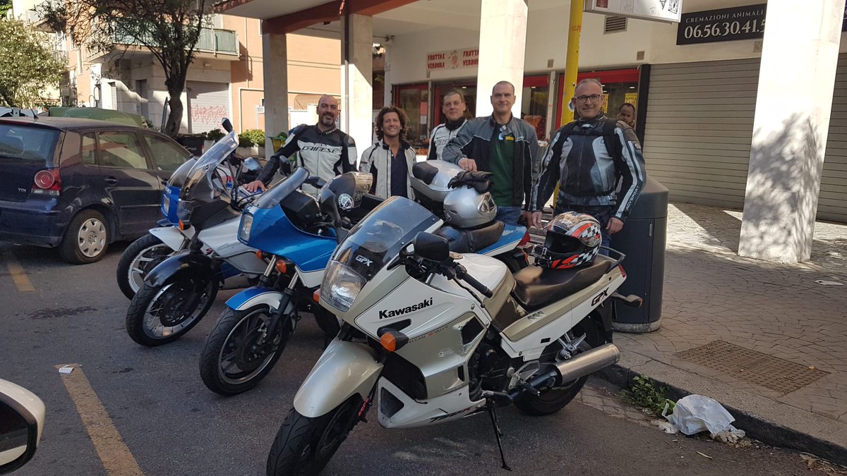 motoclubeuro0's tweet photo. #direttivo #motoclubeuro0 al completo!
#eurozero #euro0 #epoca #turismo #sport #wearefmi #fmi #coni #asd #motodepoca #mototurismo #motoclublidodiostia #roma #motoraduno #biker #gsxr #gpx #gsx400 #apriliacaponord #suzuki #kawasaki #anni80 #motorcycleplanet #aprilia #pista https://t.co/tQt4Ai6zVQ