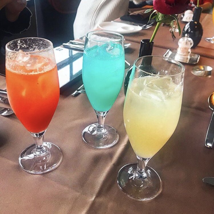 maririnsnap's tweet image. 🏪コンビニの前に小さなストーカー発見⁉️🤗
今隠れて牛乳バーのアイスを買っただろって睨んでたよ😋💕
私ってノラの動物にモテるんだよね🤔
人間は見る目ないね😭

#副業
好評 #メールレディ 月50万円
無料 #おこずかい案件 で10万
完璧 #スマホビジネス 月80万

行動した人は幸せ感じるよ❤️

#固定RT