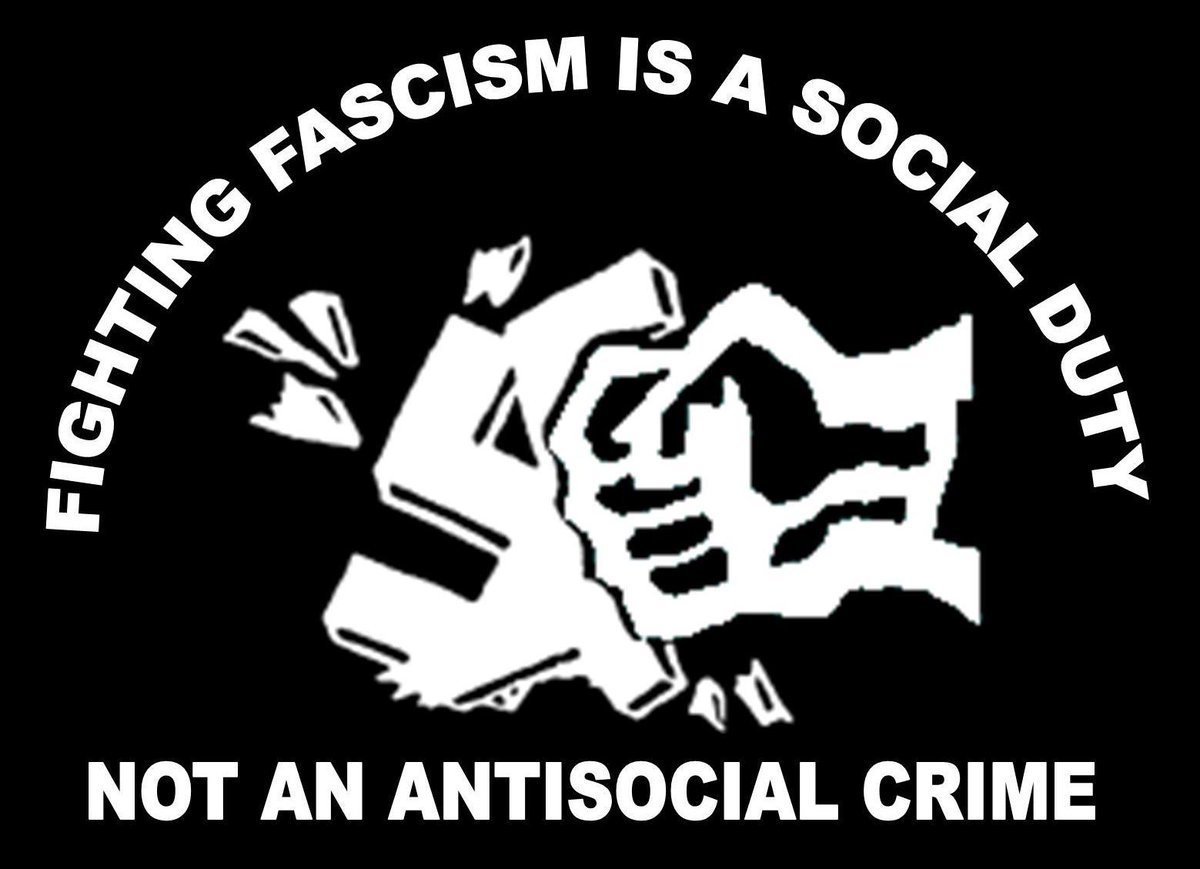 NorthLondonAF's tweet image. Solidarity with our anti-fascist comrades across the pond; @NYCAntifa, @RoseCityAntifa, @LouisvilleARA, @afainatl, @TorchAntifa, @COSAntiFascists and so many more.
The far-right want to distract from the real terror commited by the police and state they support, don't let them!