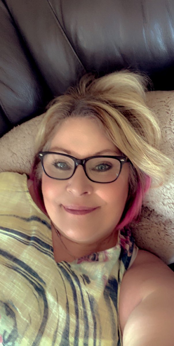 SharonCopperwh1's tweet photo. Just me chillin 🥰 https://t.co/zBgUEuV1ib