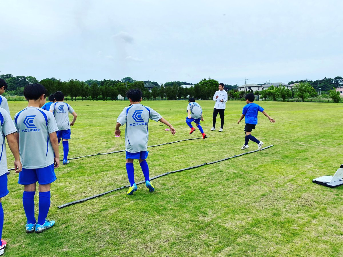 fc_wellenoarai's tweet photo. これから練習再開を予定している方々へ。
子ども達の体力低下は想像以上でした。練習時間を1時間に短縮し、週ごとに段階的に負荷を強める等の��策をスタッフで協議してから再開しましたが、予想を上回る状態でした。いきなり対人とかゲームとかは、まさかやらないと思いますが…。想像以上です。 https://t.co/GOxVbYO0iH