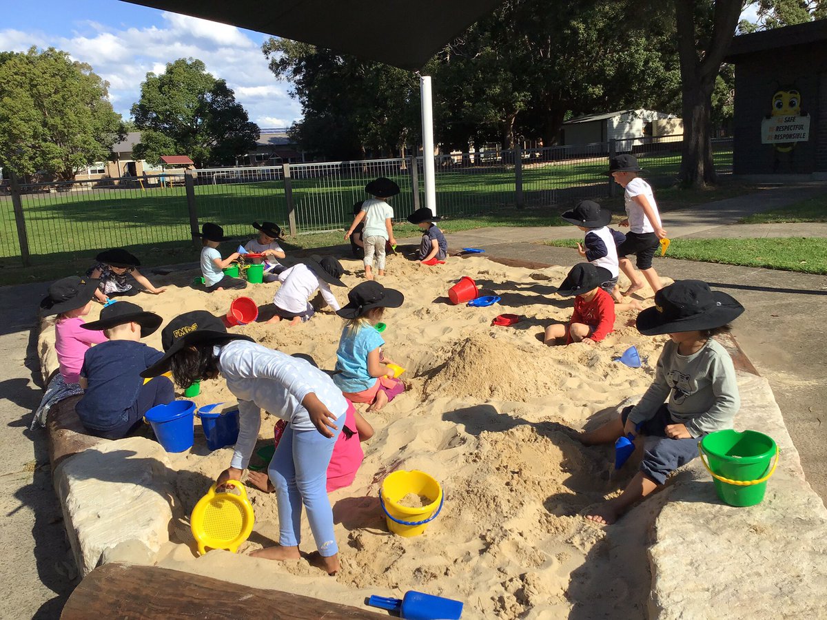 How many children can you fit in our new sandpit? All of them, with room to spare! 💛🖤 #teampreschool #sunshineandsmiles