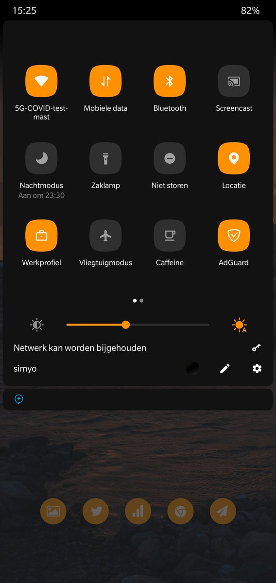 dum_online's tweet photo. My new setup.
#Kgwt homemade widgets. #Limeline icons. #Nova launcher.
The dock is still there for app drawer swipe up but with no icons.
@justnewdesigns https://t.co/e0VyOTJ4SZ