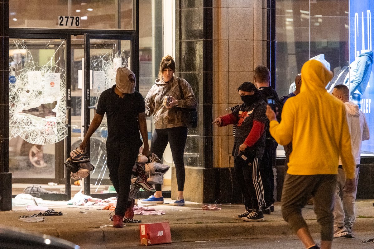 Tyler LaRiviere on Twitter: &quot;PHOTOS: Amid protests and looting ...